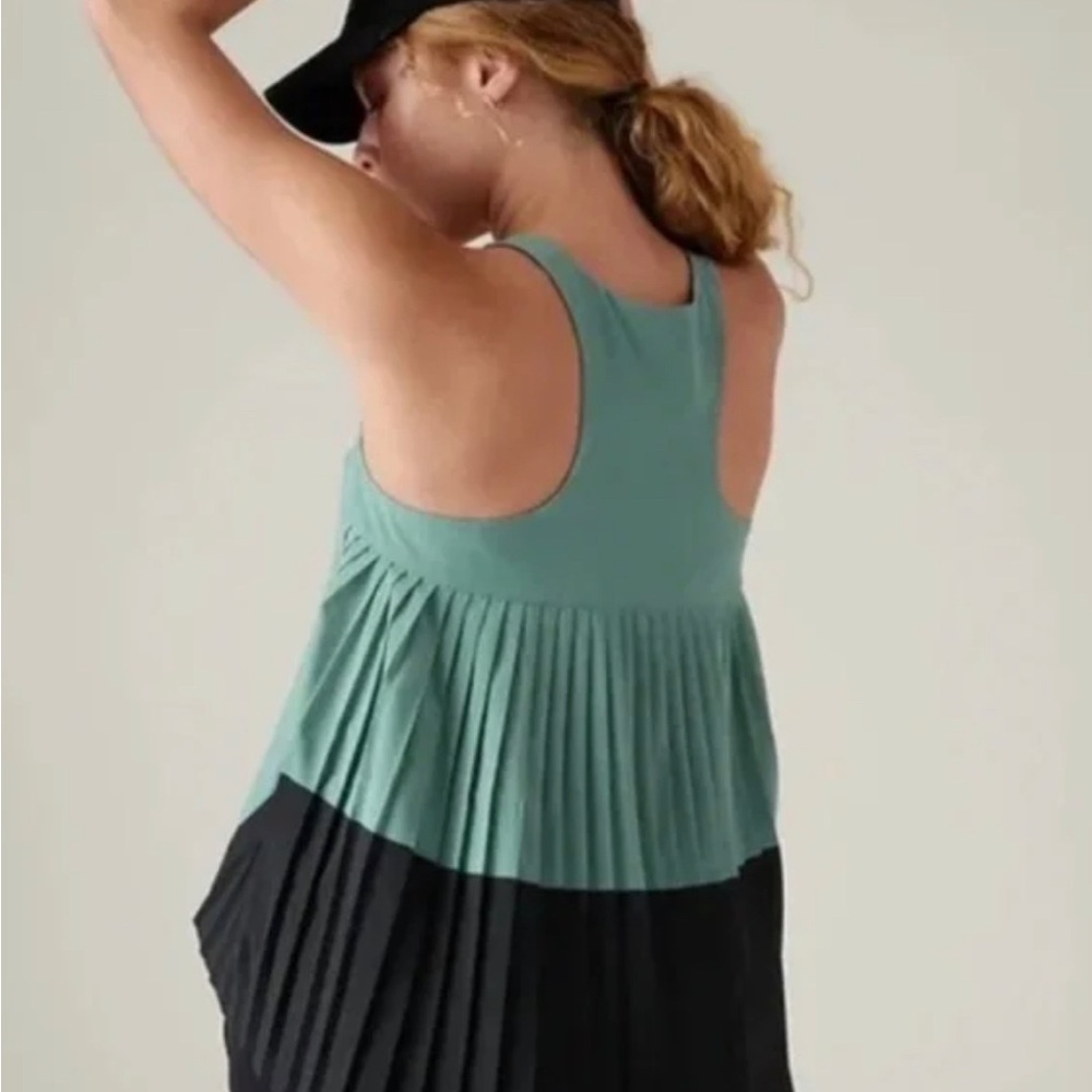 ATHLETA Swing Forward Pleated Tank Size Medium NWOT - Picture 2 of 8